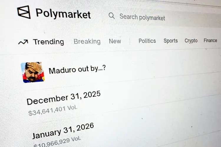 El sitio web del mercado de predicción Polymarket se muestra en la pantalla de una computadora en Nueva York el 11 de enero de 2026. (Wyatte Grantham-Philips/AP Photo/Archivo)