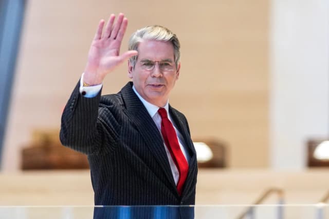 El secretario del Tesoro de EE. UU., Scott Bessent, llega a una reunión con el viceprimer ministro chino, He Lifeng, en la sede de JPMorgan Chase en la ciudad de Nueva York el 20 de septiembre de 2026. (Eduardo Muñoz Álvarez/Getty Images)