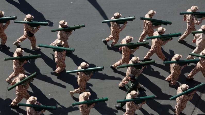 Trump analiza sus opciones frente a Irán mientras Teherán amenaza con ampliar la guerra