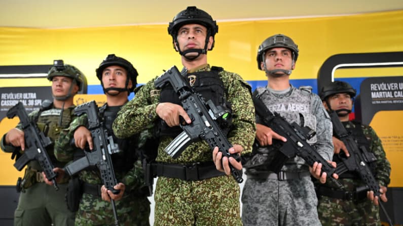 Explosivos activados en Colombia causan la muerte de tres militares