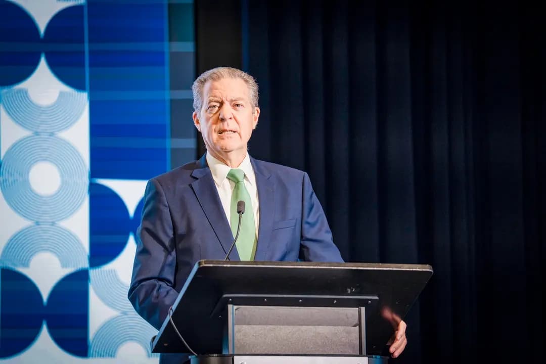 Sam Brownback, exembajador especial de Estados Unidos para la libertad religiosa internacional, habla durante un evento en el Museo de la Biblia en Washington el 16 de septiembre de 2026. (Madalina Kilroy/The Epoch Times)