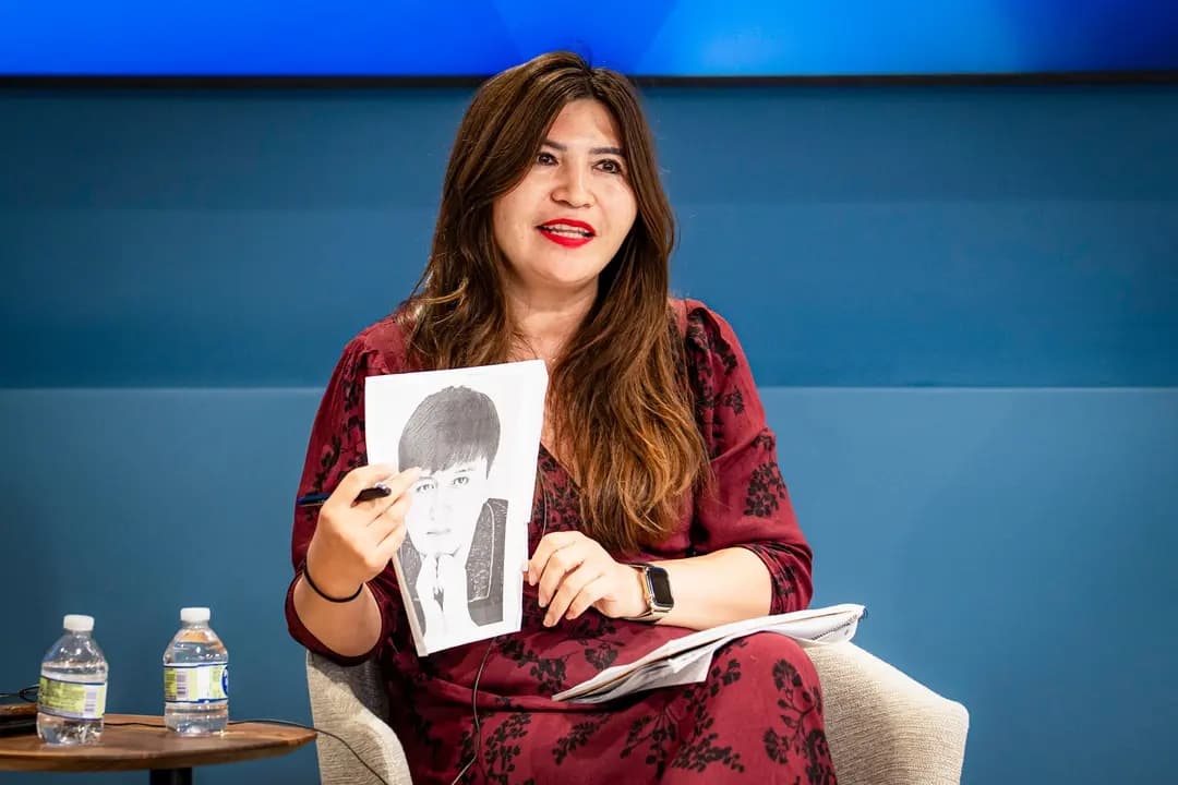 Rayhan Asat, asesora principal de asuntos legales y políticos del Atlantic Council y responsable de China, además de hermana del preso político Ekpar Asat, habla en Washington el 15 de septiembre de 2026. (Madalina Kilroy/The Epoch Times)