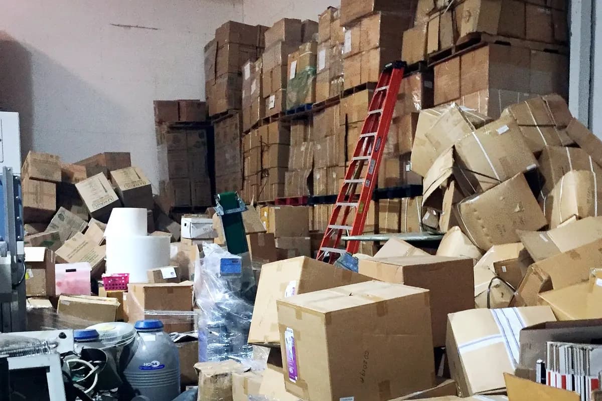 El interior de un laboratorio presuntamente ilegal en Reedley, California, el 31 de julio de 2023. (Cortesía de la ciudad de Reedley)