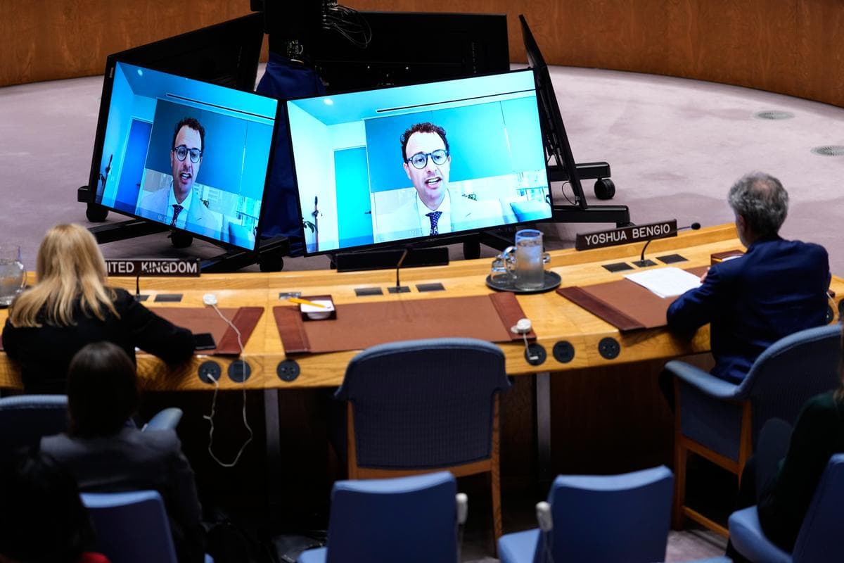 <em>Dario Amodei, director ejecutivo de Anthropic, interviene de forma remota durante una reunión del Consejo de Seguridad sobre inteligencia artificial en el marco del 81.º período de sesiones de la Asamblea General de las Naciones Unidas, en la sede de las Naciones Unidas, el 23 de septiembre de 2026. (Foto AP/Yuki Iwamura).</em>