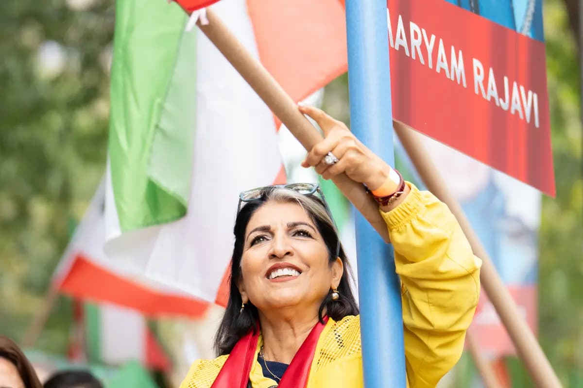 Shokoh Nasab asiste a una manifestación organizada por el Consejo Nacional de Resistencia de Irán frente a la Asamblea General de la ONU en la ciudad de Nueva York el 22 de septiembre de 2026. (Samira Bouaou/The Epoch Times)