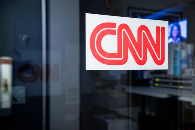 Letrero de CNN en el stand de la cadena en el área de prensa de la Casa Blanca, después de que a los periodistas de la cadena se les negara el ingreso a los terrenos de la Casa Blanca en Washington el 19 de septiembre de 2026. (Graeme Sloan/Getty Images)