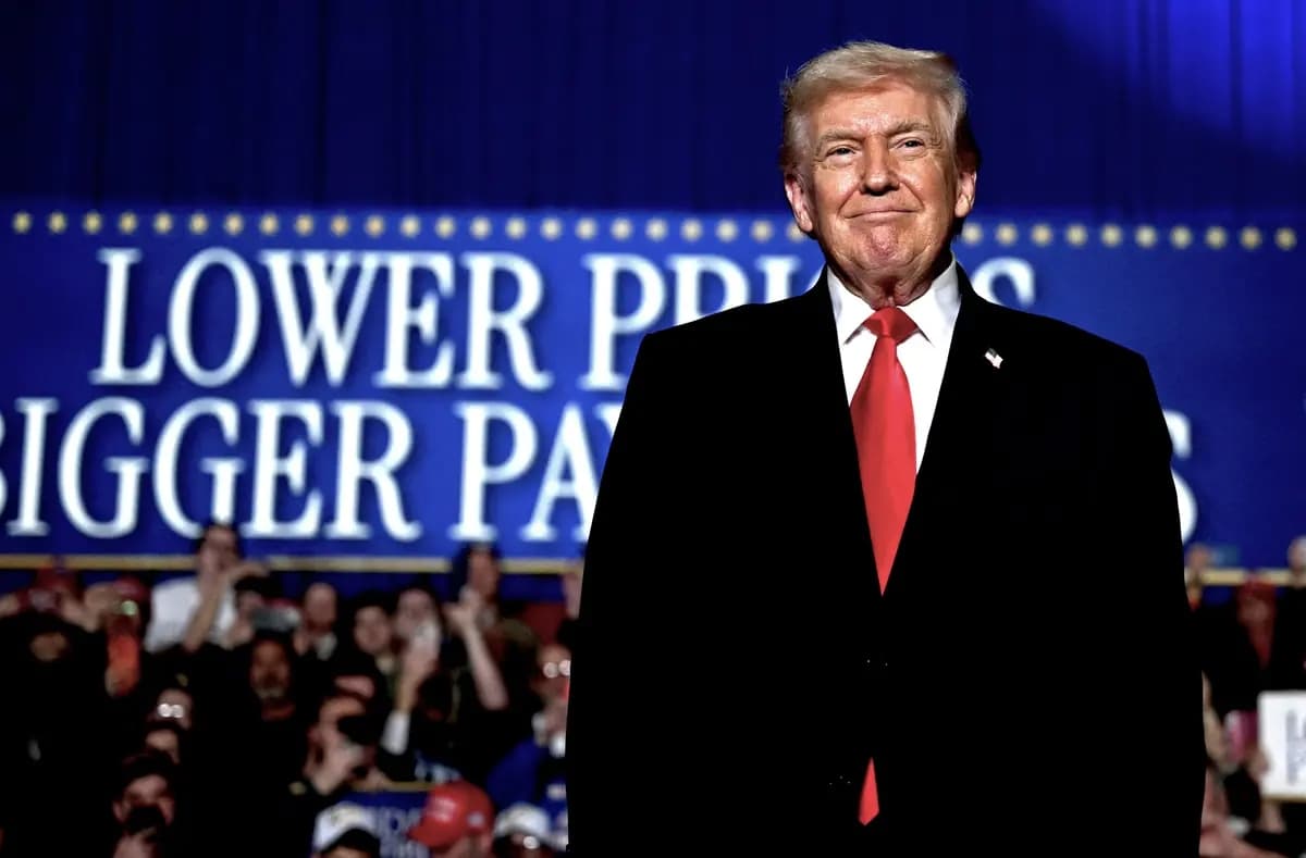 El presidente Donald Trump llega para pronunciar un discurso sobre la economía en Clive, Iowa, el 27 de enero de 2026. (Brendan Smialowski/AFP vía Getty Images)