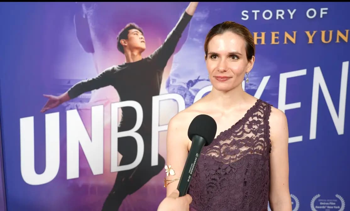 Lois Jurewicz, una bibliotecaria que anteriormente se formó en ballet clásico, tenía un mensaje para los artistas: "Me encanta ver la alegría en sus rostros cuando actúan". (NTD)
