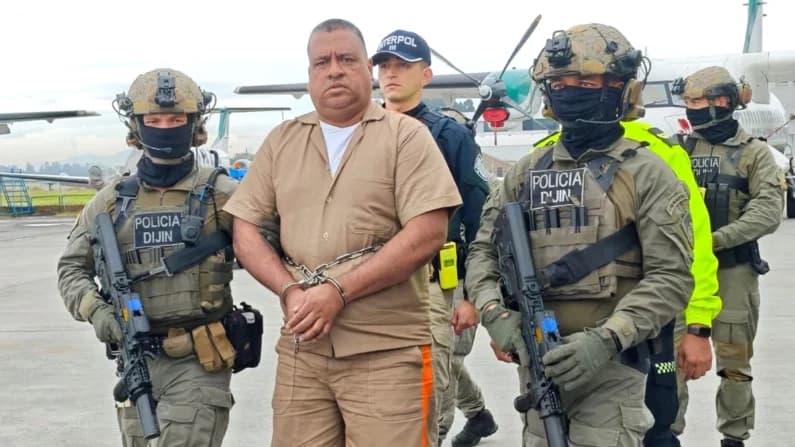 Colombia extradita a líder disidente de las FARC a EE. UU. por cargos de tráfico de drogas y conspiración