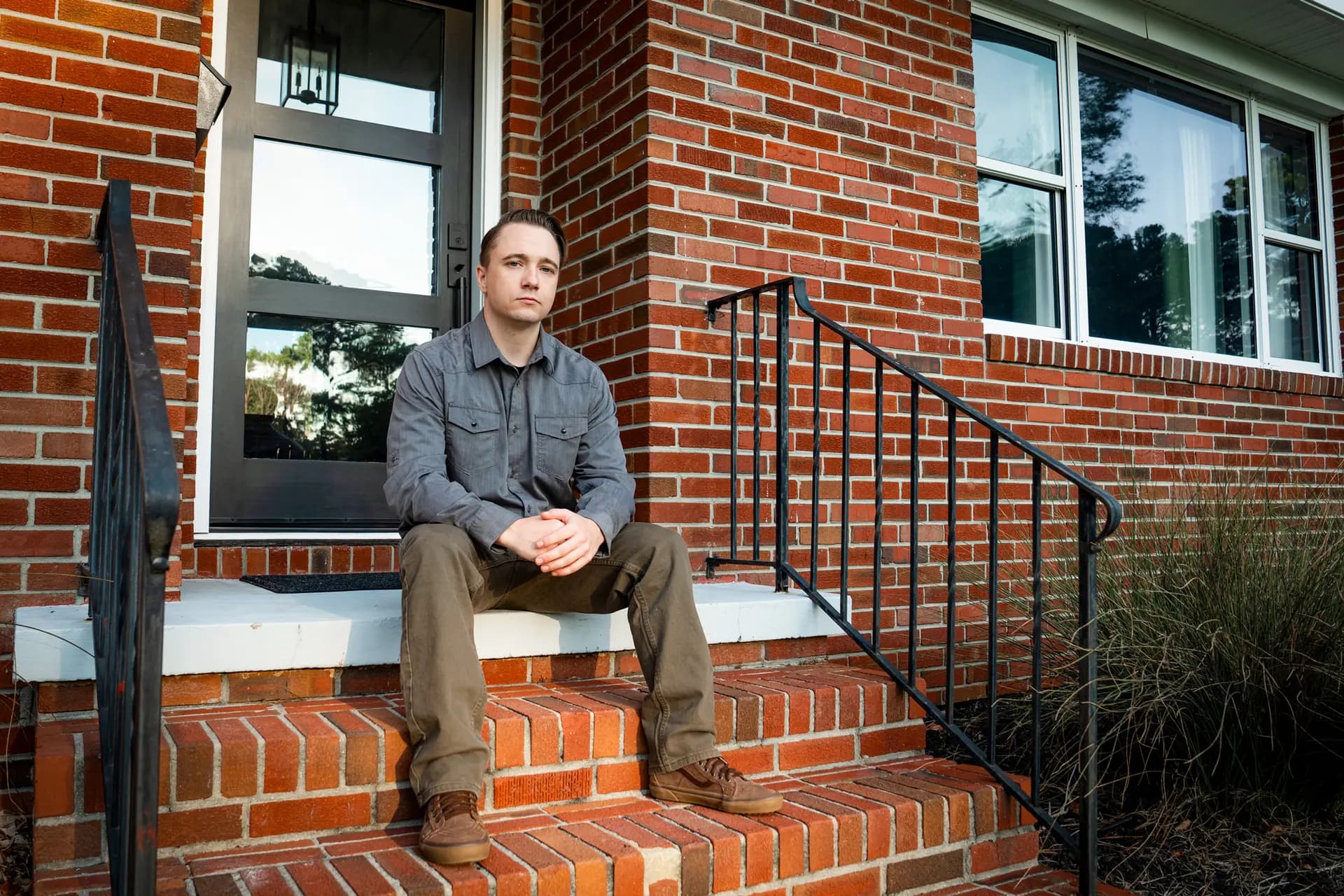 Patrick "Tate" Adamiak en su casa en Virginia Beach, Virginia, el 21 de septiembre de 2026. (Madalina Kilroy/The Epoch Times)