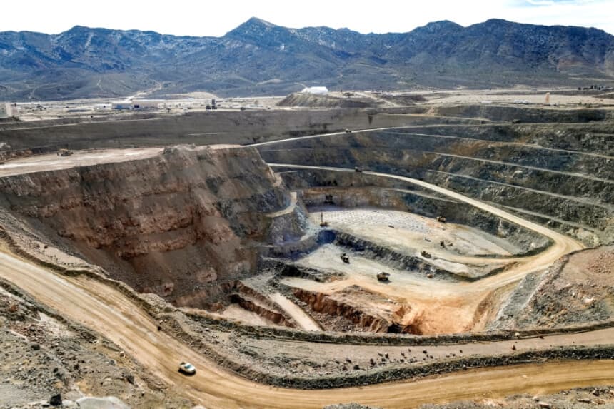 Panorámica de la mina a cielo abierto de tierras raras de MP Materials en Mountain Pass, California, el 30 de enero de 2020. (Steve Marcus/Reuters).
