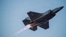 Senador pide revisar seguridad de la cadena de suministro militar por piezas de F-35 enviadas a Hong Kong