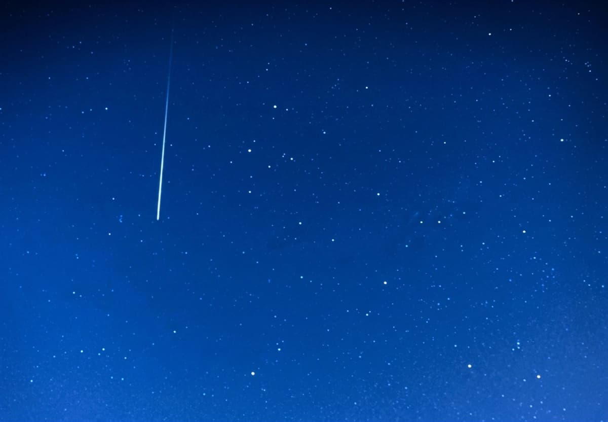 Un meteoro de Orión cruza el cielo sobre Nueva Jersey. (Cortesía de Steve Scanlon).