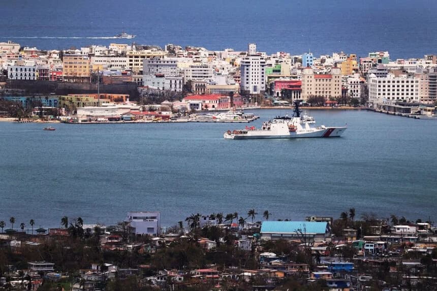 Rescatan a 49 personas tras naufragio que deja tres muertos y 10 desaparecidos en Puerto Rico