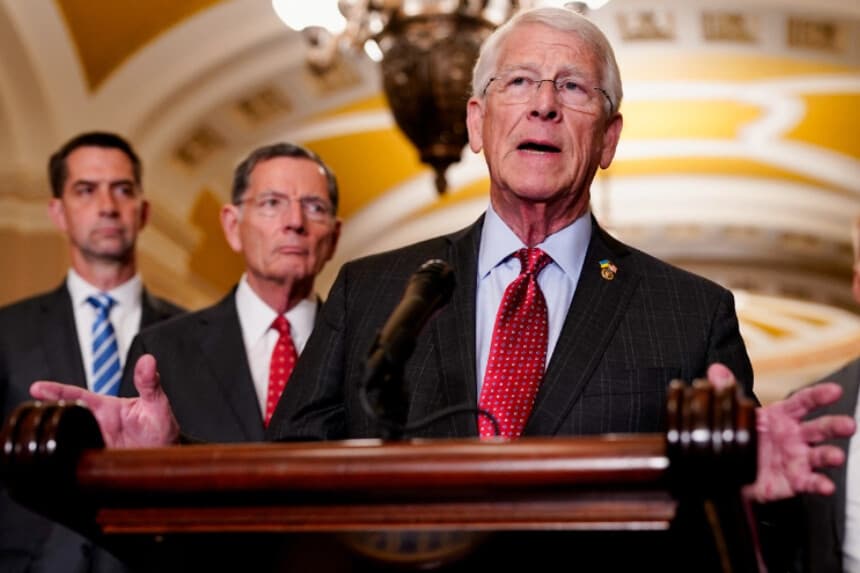 El senador Roger Wicker (republicano por Misisipi) habla en una conferencia de prensa en el Capitolio, en Washington, en esta foto de archivo. (Kent Nishimura/Reuters).