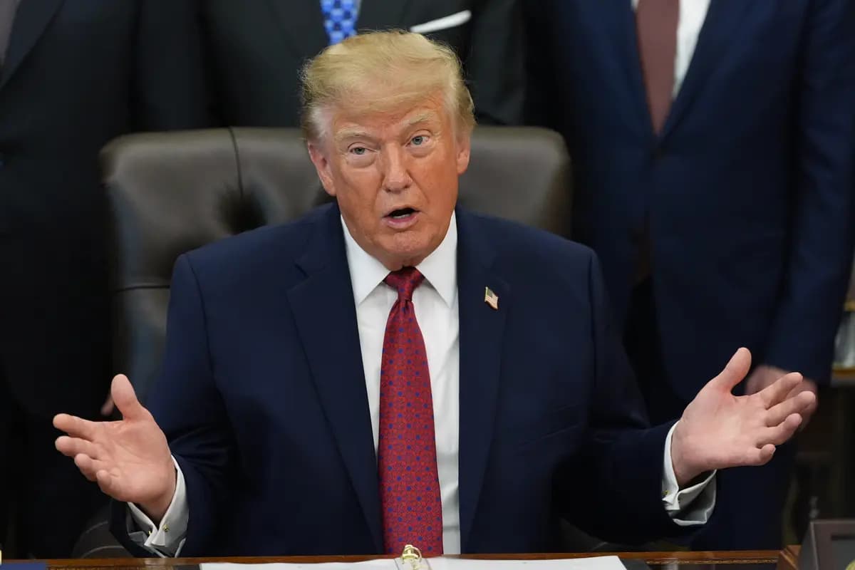 <em>El presidente Donald Trump habla en el Despacho Oval de la Casa Blanca en Washington el 30 de septiembre de 2026. (Foto de Alex Brandon/AP).</em>