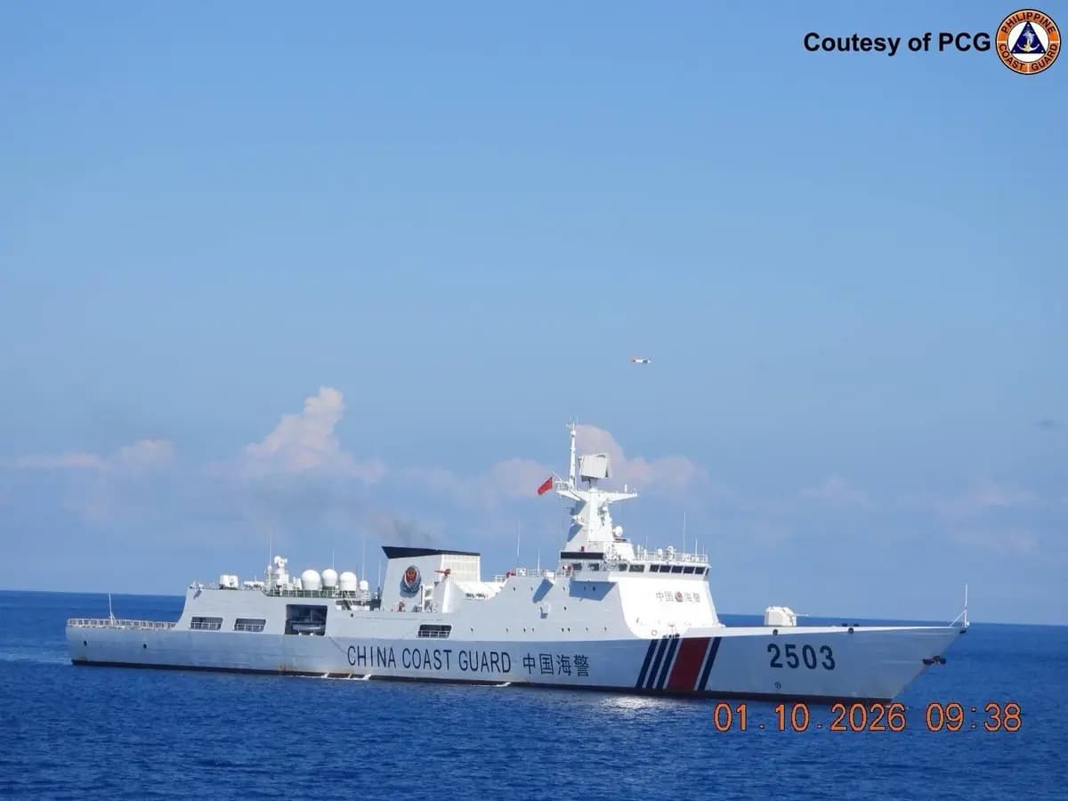 <em>El buque CCG-2503 de la Guardia Costera china opera cerca de Batanes, tras intervenir durante una operación de la Guardia Costera filipina contra el buque de investigación chino JIA HAI KE 7, el 1 de octubre de 2026. Las autoridades filipinas indicaron que el CCG-2503 intentó proteger al buque de investigación. (Cortesía de la Guardia Costera filipina).</em>