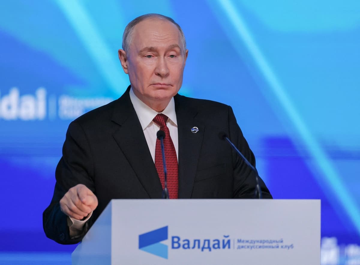 El presidente ruso Vladimir Putin pronuncia un discurso en el Club Internacional de Debate Valdai en Moscú el 1 de octubre de 2026. (Ramil Sitdikov/Reuters).