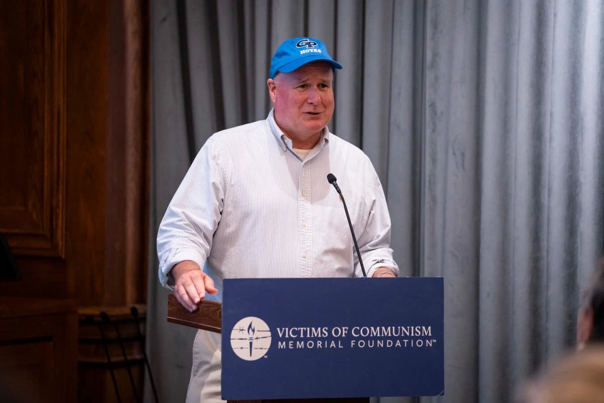 Mark Judge interviene durante el Festival de Cine Anticomunista en el Museo de las Víctimas del Comunismo en Washington el 1 de octubre de 2026. (Madalina Kilroy/The Epoch Times).