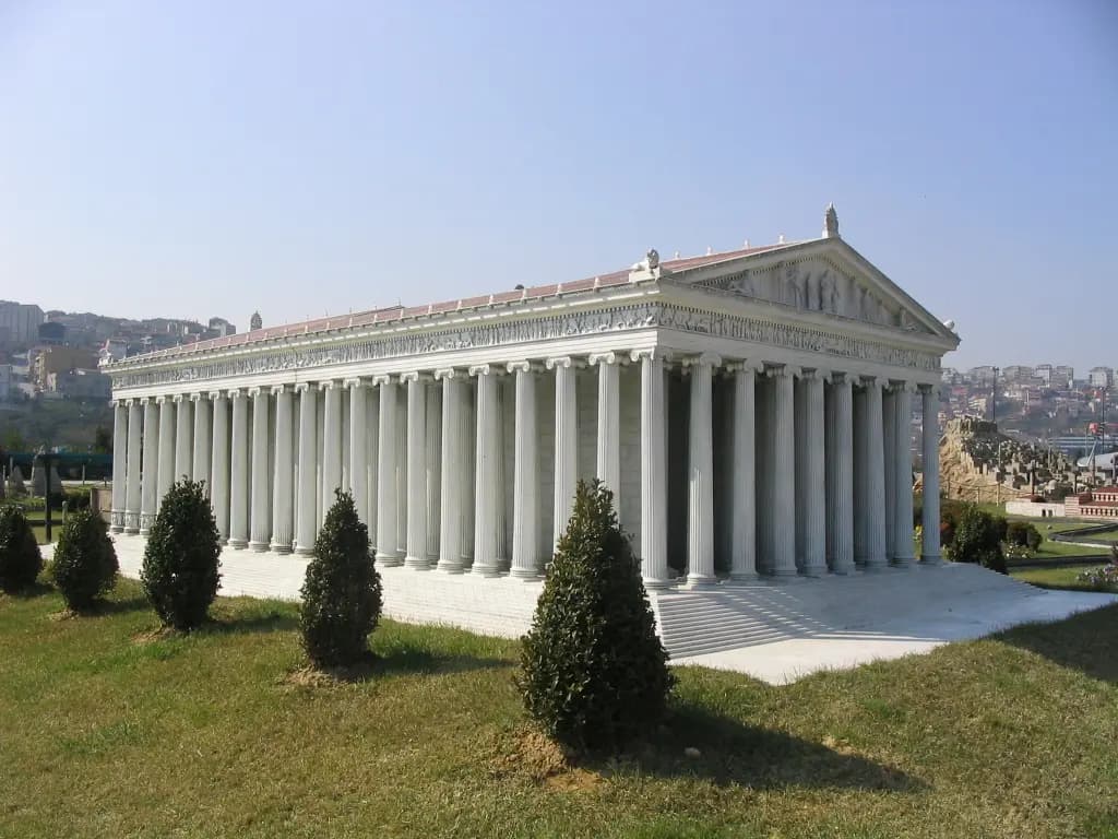 Esta maqueta del Templo de Artemisa, en el parque Miniatürk de Estambul, Turquía, intenta recrear el aspecto probable del tercer templo. (Zee Prime / CC BY-SA 3.0)