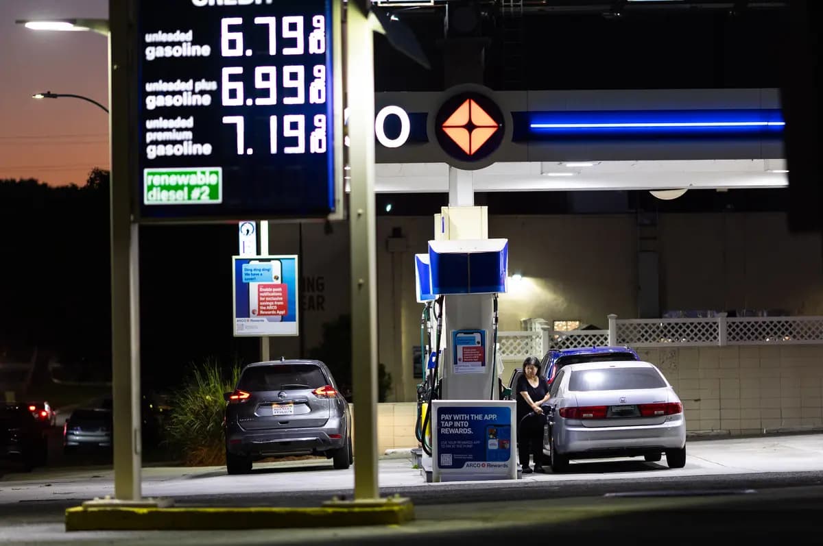 <em>Precios de la gasolina en Los Ángeles el 29 de septiembre de 2026. (John Fredricks/The Epoch Times).</em>