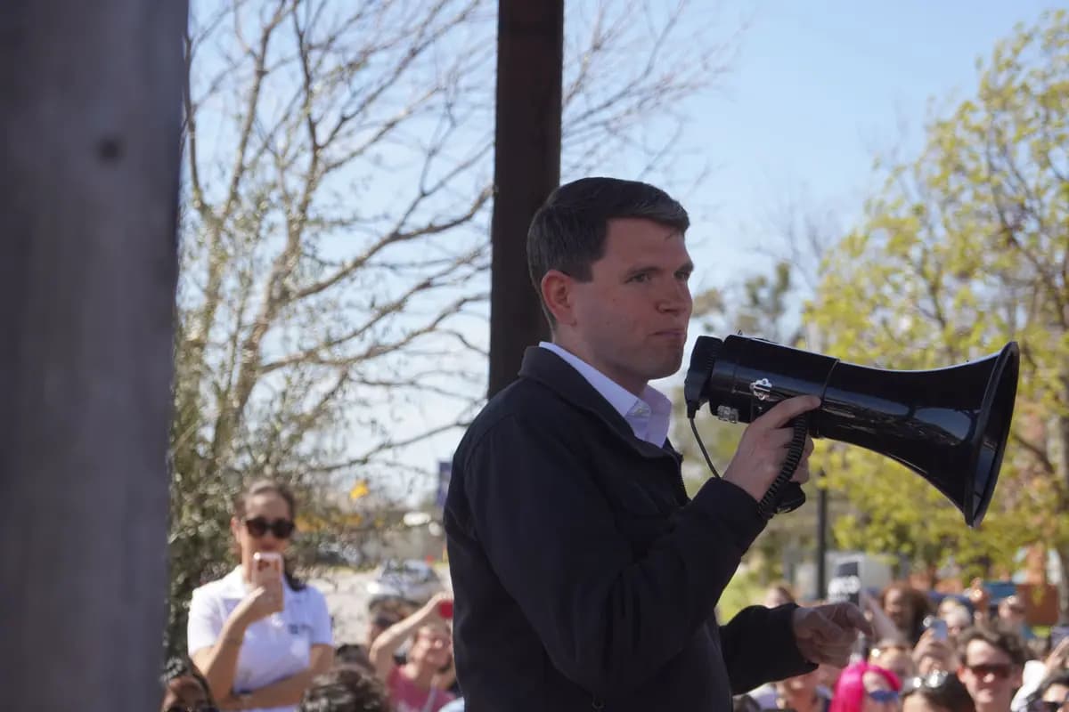 <em>El representante estatal de Texas, James Talarico, se dirige a sus simpatizantes en Round Rock, Texas, el 3 de marzo de 2026. (Nathan Worcester/The Epoch Times).</em>