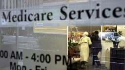 Trump anuncia pago único de USD 90 a 20 millones de personas mayores para Medicare