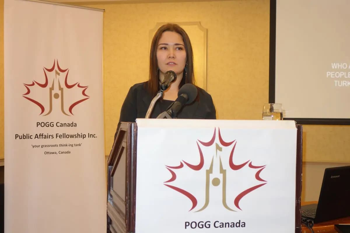La activista uigur canadiense Rukiye Turdush habla en un evento de Peace, Order, and Good Governance Canada en Ottawa el 9 de marzo de 2019. (The Epoch Times)