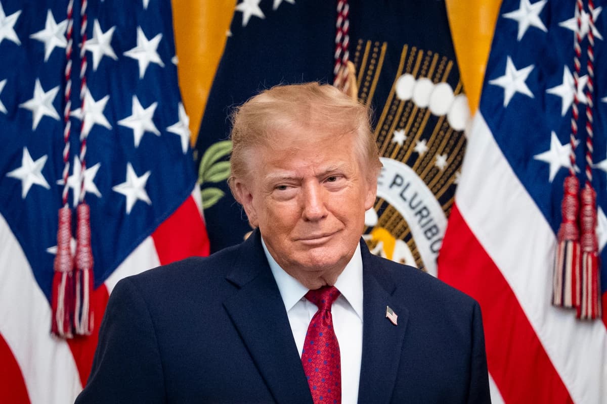 El presidente Donald Trump preside un evento con motivo del Mes Nacional de la Herencia Hispana en el Salón Este de la Casa Blanca, en Washington, el 30 de septiembre de 2026. (Madalina Kilroy/The Epoch Times)