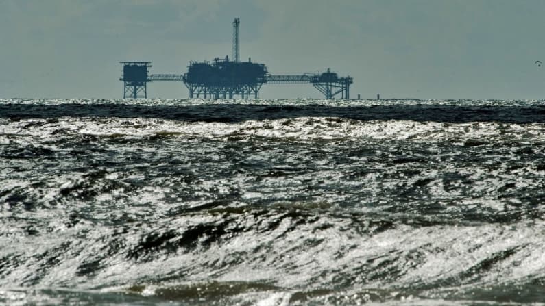 EPA impulsa puerto en alta mar con capacidad de exportación anual de 605 millones de barriles