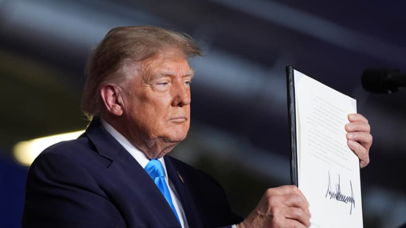 Orden de Trump permite uso de diésel rojo en vehículos de carretera: lo que debe saber