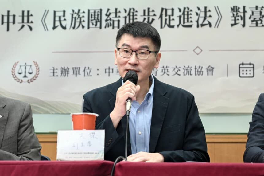 Liang Wen-chieh, portavoz y subdirector del Consejo de Asuntos Continentales de Taiwán, asiste a un foro organizado por la Asociación de Intercambio de Élites de Asia-Pacífico en Taipéi, Taiwán, el 1 de julio de 2026. (Sung Pi-lung/The Epoch Times).