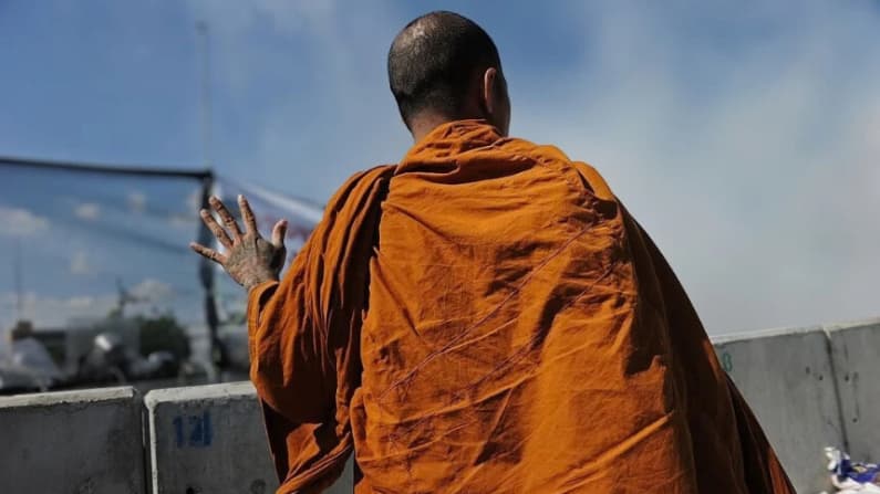 Tailandia impone 742 años de cárcel a un monje por robo de donaciones a personas con VIH