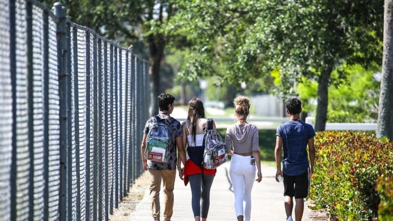 Depto. de Educación investiga conductas sexuales inapropiadas de personal hacia estudiantes en EE. UU.