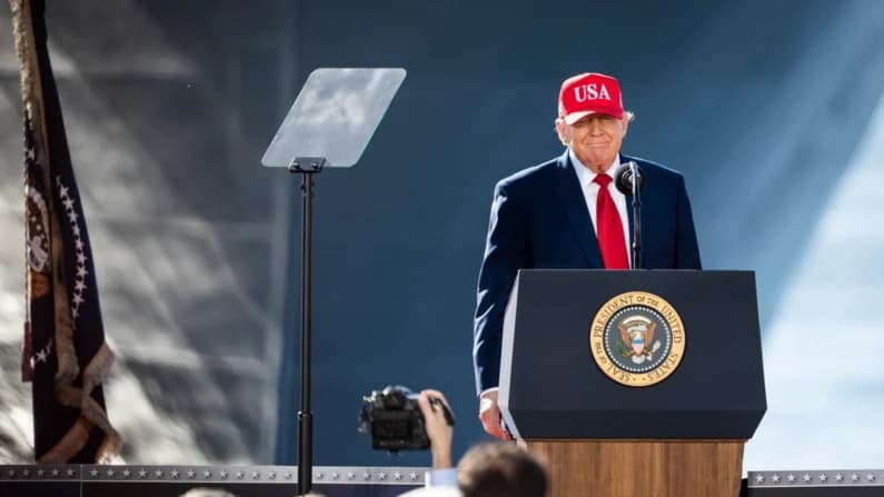 Trump dice que enviar pagos de 5000 dólares "funcionará muy fácilmente"
