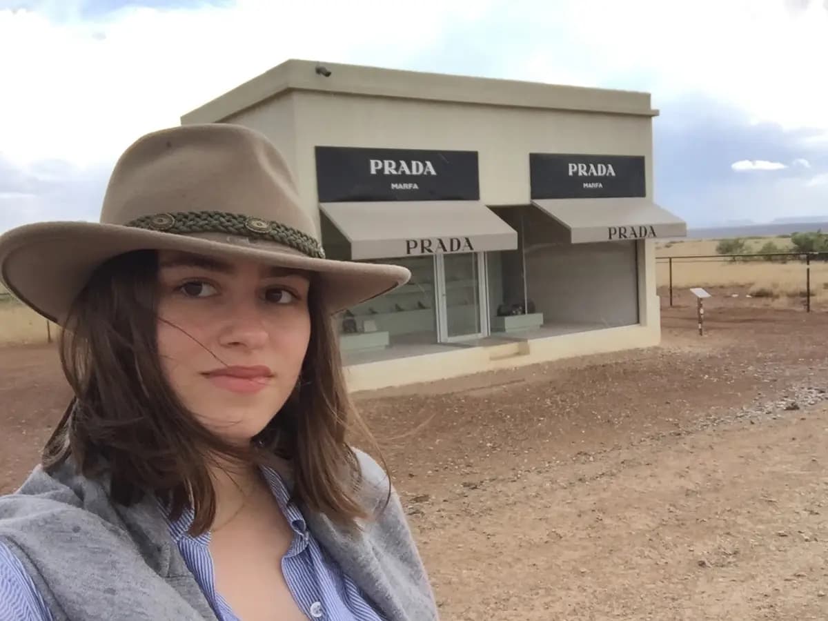 Davis en Marfa, Texas. (Cortesía de Julia James Davis).