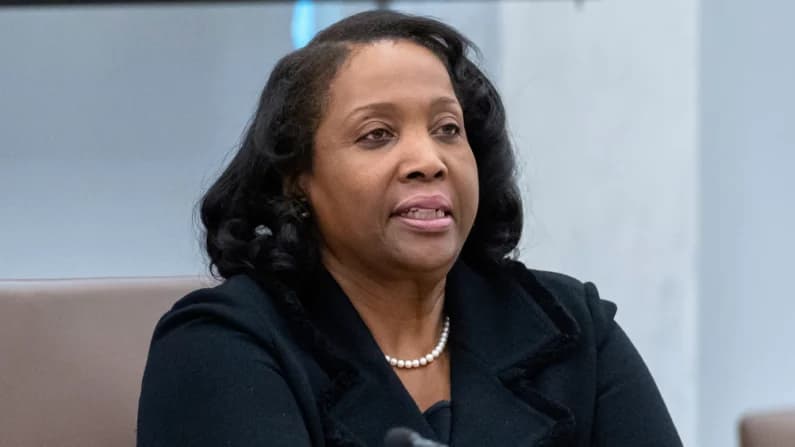 Trump forma un comité para investigar a Lisa Cook de la Reserva Federal