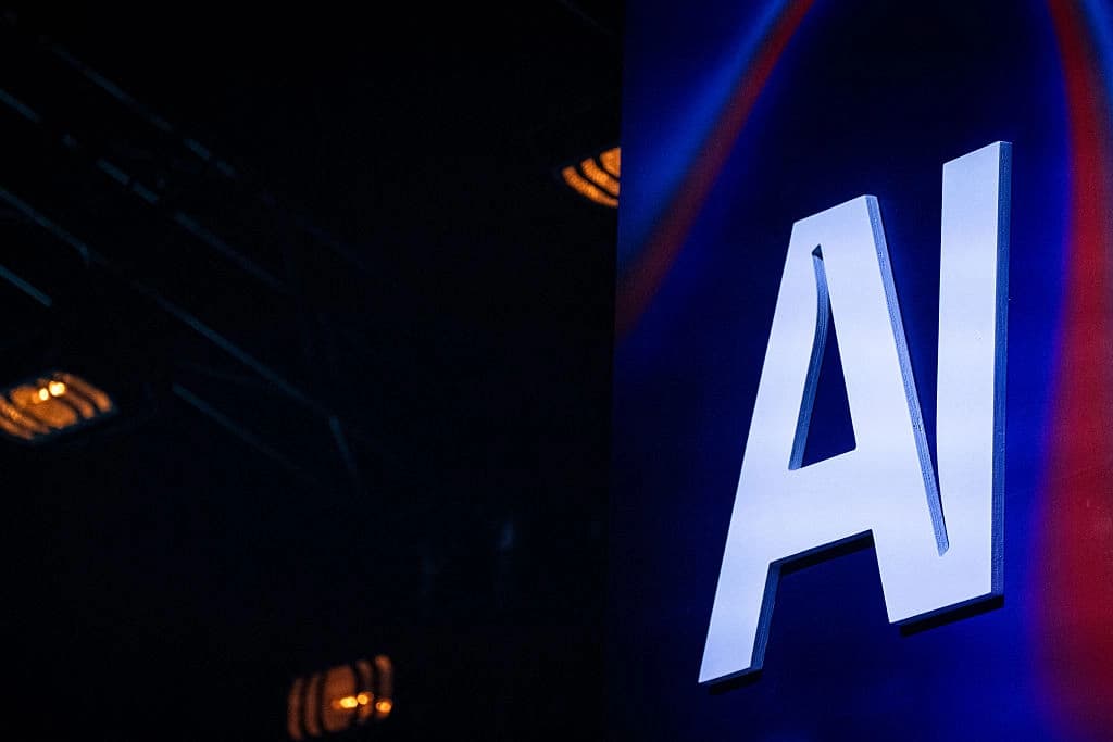Se observa un símbolo de IA durante el segundo día de la conferencia "ALL IN 2026" en el Palais des Congrès de Montreal en Montreal, Quebec, Canadá, el 17 de septiembre de 2026. (Andrej Ivanov /AFP vía Getty Images).