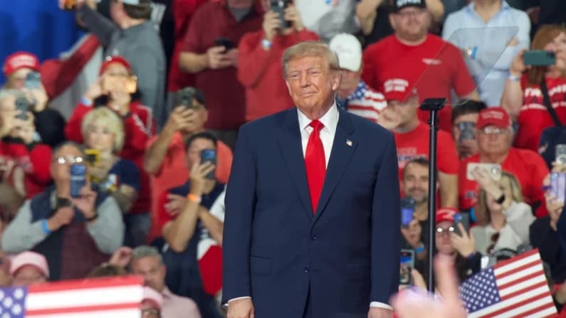 Trump respalda a Blakeman para gobernador de NY en un mitin en Syracuse junto a Mike Tyson