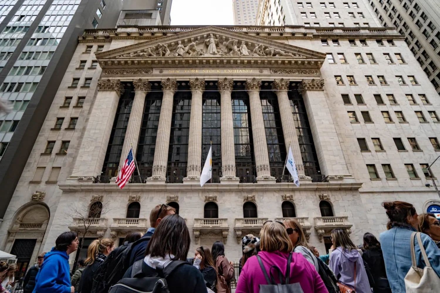 La Bolsa de Valores de Nueva York en la ciudad de Nueva York el 4 de abril de 2025. (Samira Bouaou/The Epoch Times)