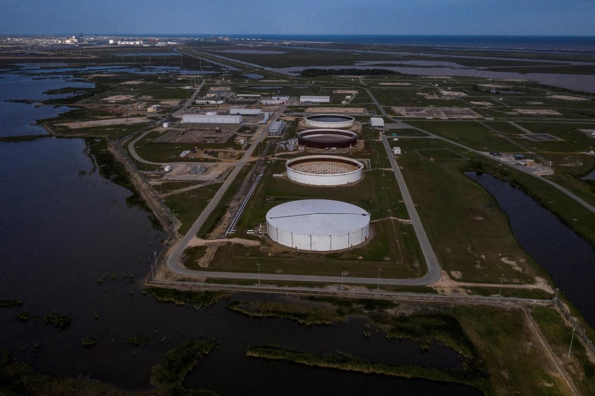 La Reserva Estratégica de Petróleo Bryan Mound, una instalación de almacenamiento de petróleo, en esta fotografía aérea tomada sobre Freeport, Texas, el 27 de abril de 2020. (Adrees Latif/Reuters).