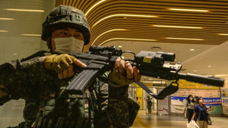 Ocho personas resultan heridas por un agresor armado con un cuchillo en Corea del Sur