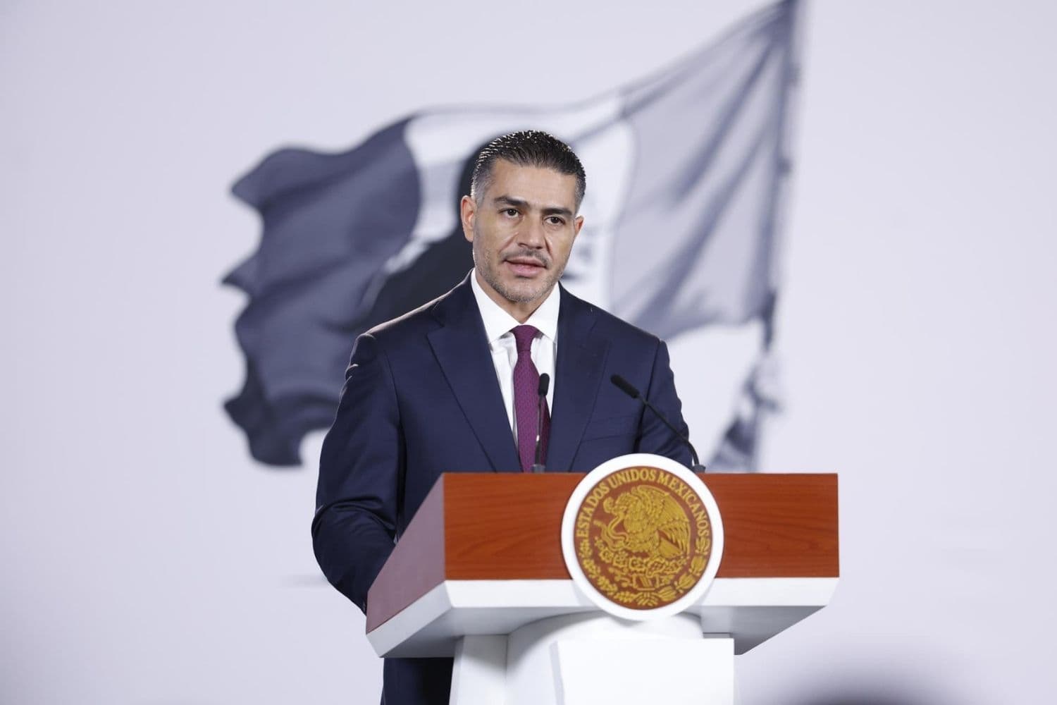 El secretario de Seguridad y Protección Ciudadana, Omar García Harfuch, habla durante una rueda de prensa este martes en el Palacio Nacional de la Ciudad de México, México. (EFE/Sáshenka Gutiérrez)