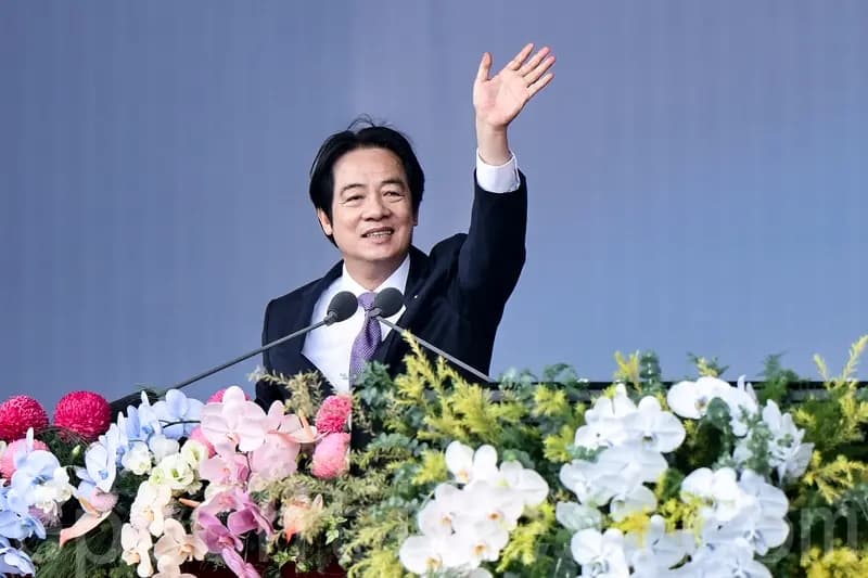 El presidente taiwanés, Lai Ching-te, pronuncia su discurso durante las celebraciones del Día Nacional frente a la Oficina Presidencial en Taipéi el 10 de octubre de 2026. (Sung Pi-lung/The Epoch Times)