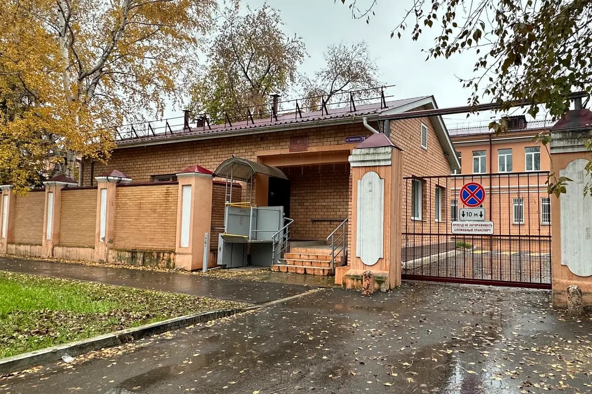 Una vista de la entrada a las instalaciones del instituto contra la peste en la ciudad de Irkutsk, Rusia, el 6 de octubre de 2026. (AFP vía Getty Images).