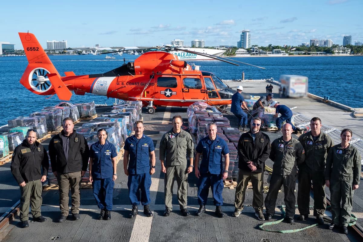La Guardia Costera de EE. UU. y sus socios incautaron drogas ilegales durante seis operaciones de interceptación en aguas internacionales del Océano Pacífico Oriental. (Cortesía de la Guardia Costera de EE. UU.).