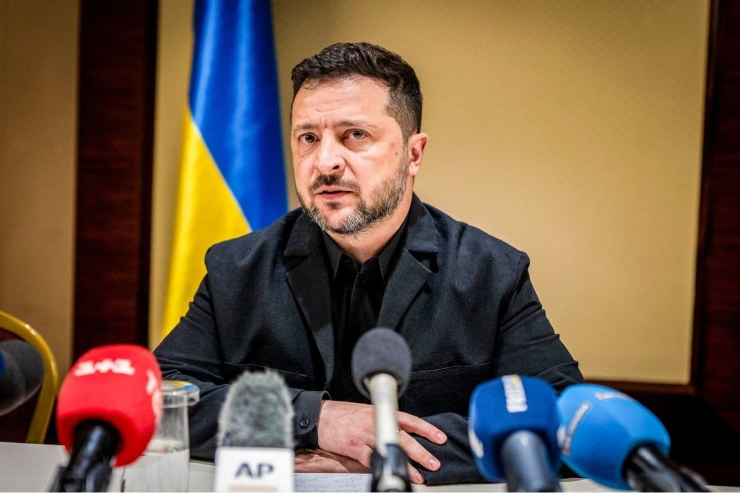 El presidente ucraniano Volodímir Zelenski en Kiev, Ucrania, el 4 de octubre de 2026. (Dan Bashakov/AP Photo)
