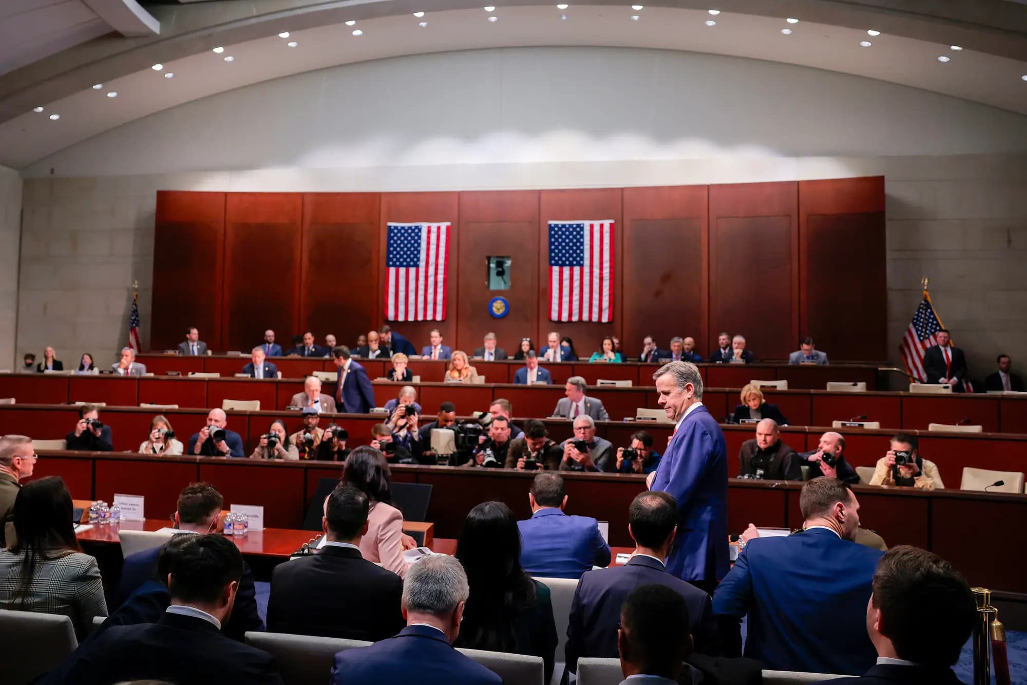 <em>El director de la Agencia Central de Inteligencia (CIA), John Ratcliffe, llega para testificar durante una audiencia del Comité Selecto de Inteligencia de la Cámara de Representantes en Washington el 19 de marzo de 2026. La CIA y el FBI consideran la influencia y las actividades de inteligencia chinas como una prioridad máxima en materia de contrainteligencia. (Heather Diehl/Getty Images).</em>