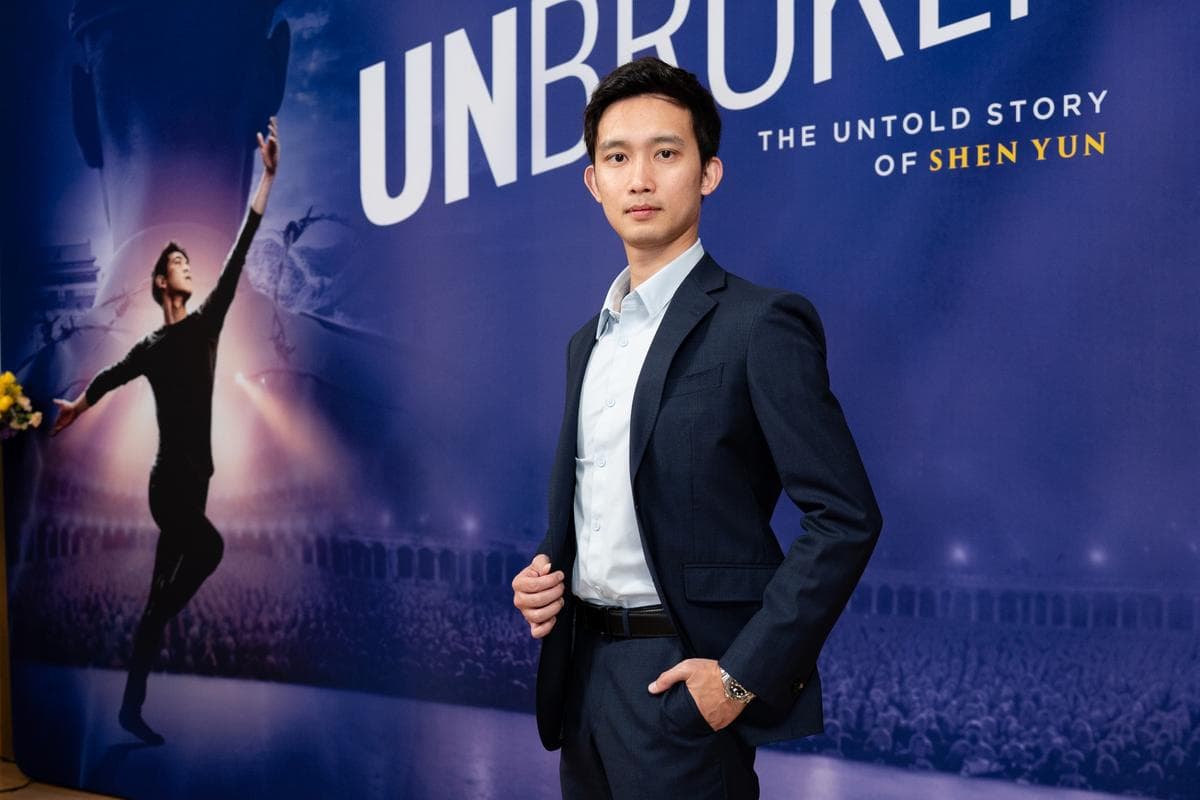 El bailarín principal Andrew Fung en la proyección de "Unbroken" en Dragon Springs, sede de Shen Yun Performing Arts, en Cuddebackville, Nueva York, el 17 de octubre de 2026. (Samira Bouaou/The Epoch Times Falun Gong).