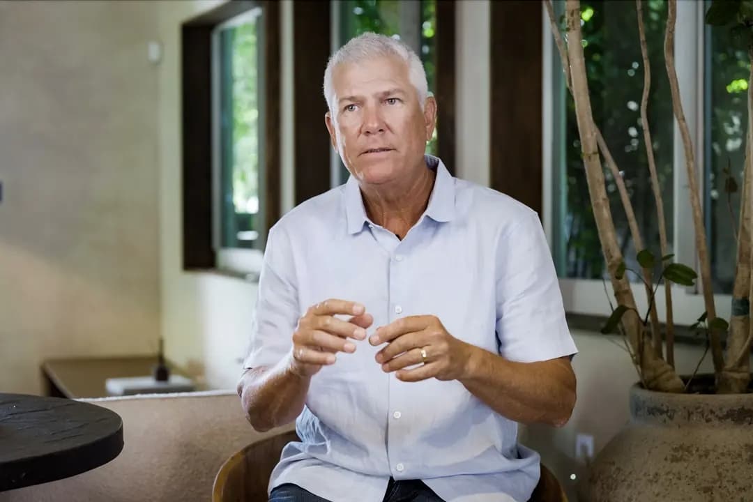 Mario Iván Tabares, un exiliado cubano-estadounidense y extenista profesional, durante una entrevista en Miami el 12 de septiembre de 2026. (Paulio Shakespeare para The Epoch Times)